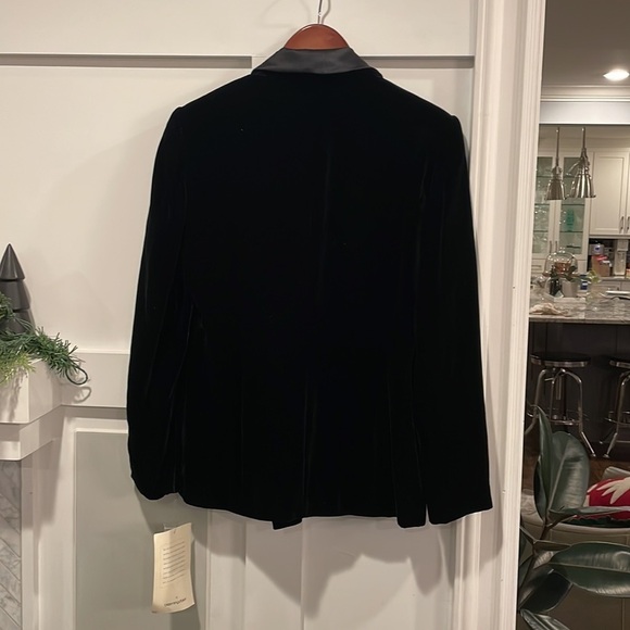 Bloomingdale’s Black Velvet Tuxedo Jacket - Picture 11 of 14